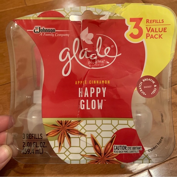 2 Glade PlugIns Plug In Apple Cinnamon Happy Glow Scented Oil Refill SC Johnson - Picture 1 of 1